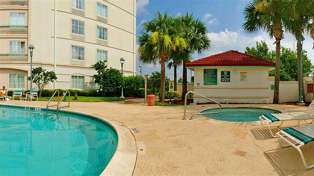 Отель La Quinta By Wyndham Orlando Ucf Alafaya Экстерьер фото