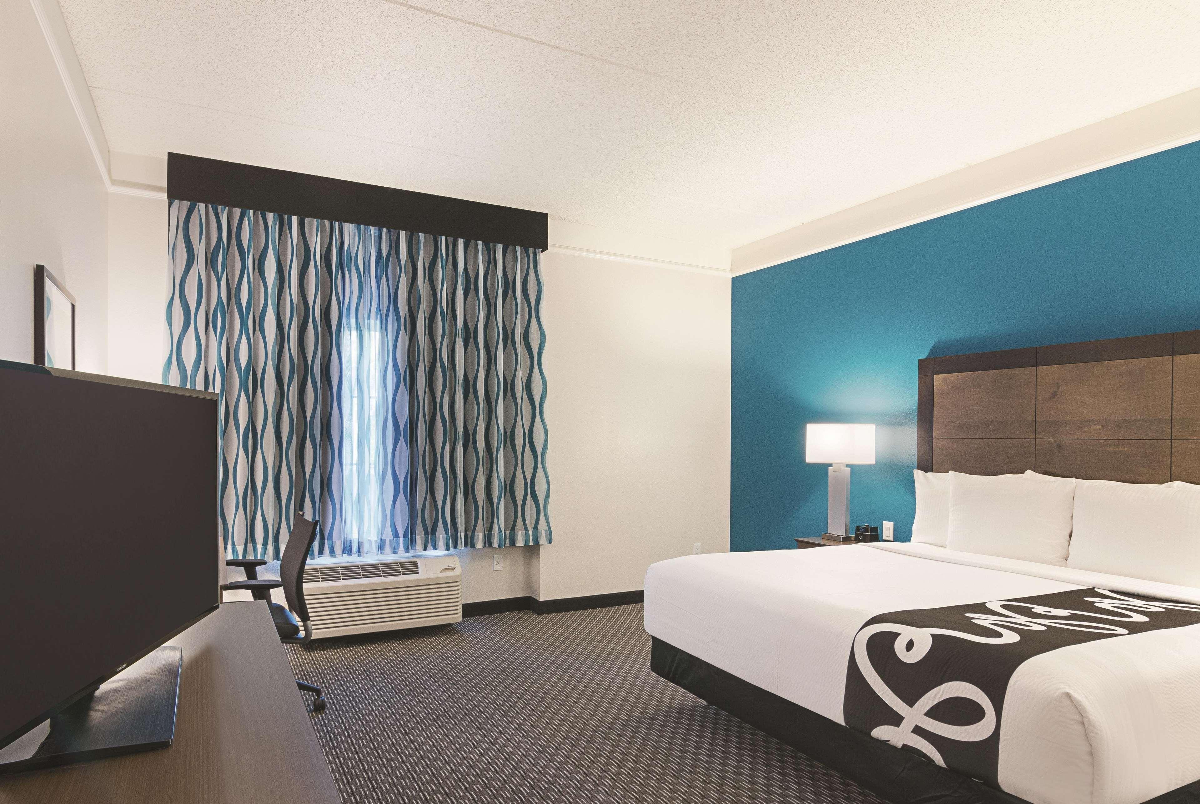 Отель La Quinta By Wyndham Orlando Ucf Alafaya Экстерьер фото