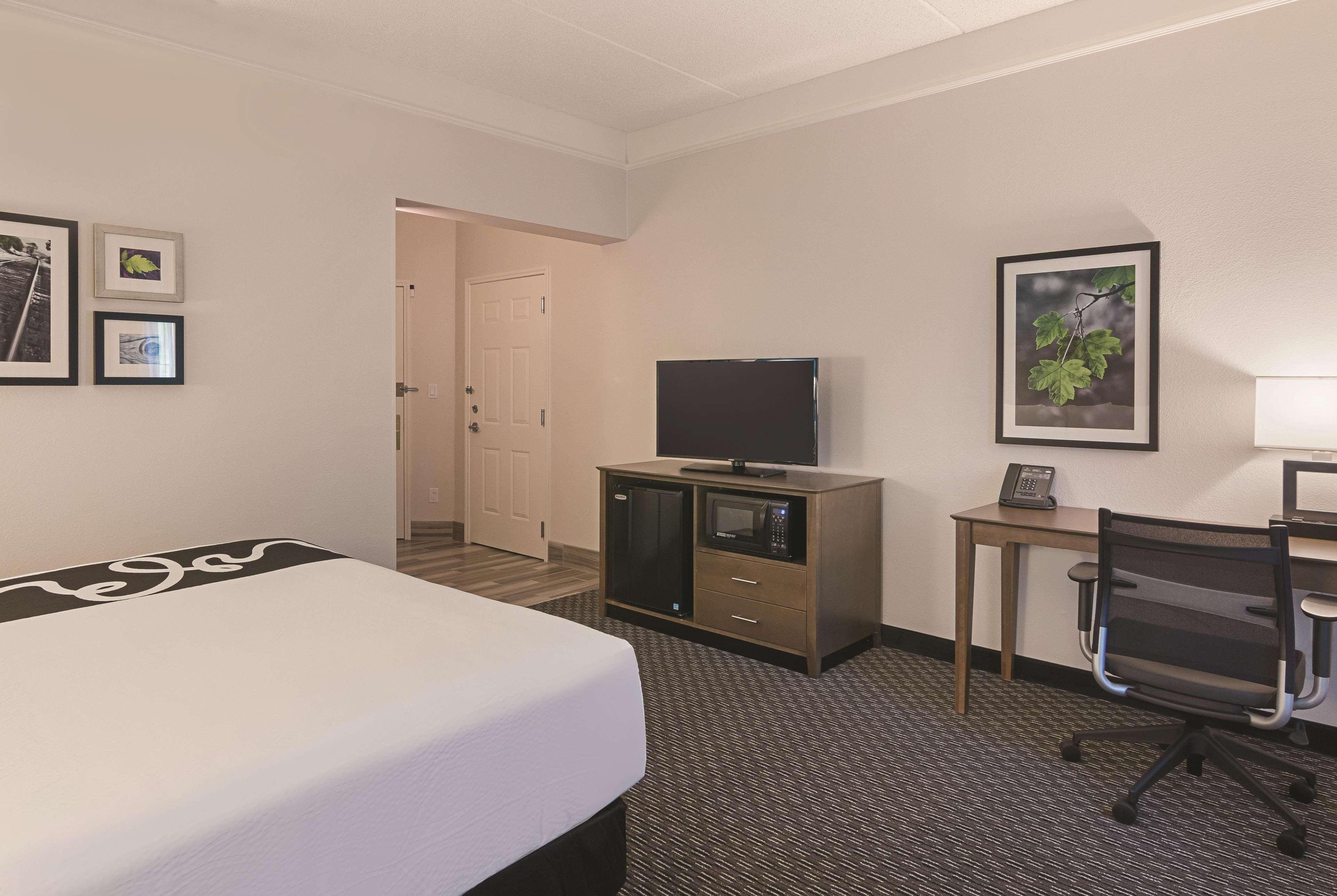 Отель La Quinta By Wyndham Orlando Ucf Alafaya Экстерьер фото