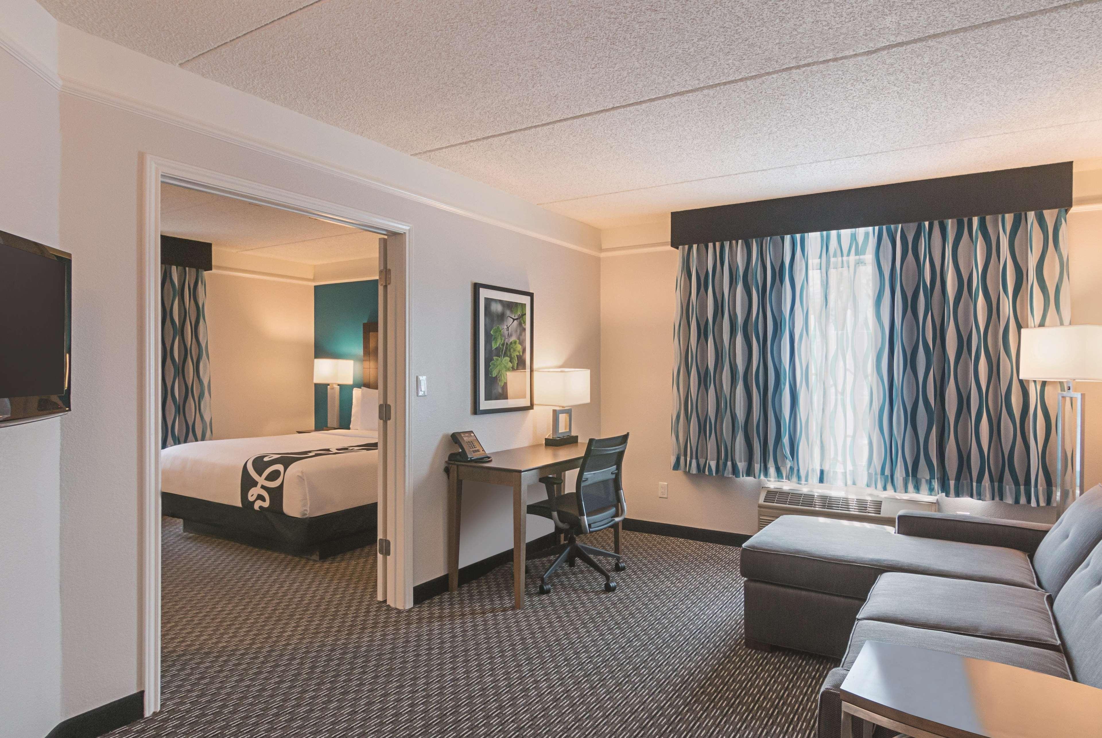 Отель La Quinta By Wyndham Orlando Ucf Alafaya Экстерьер фото