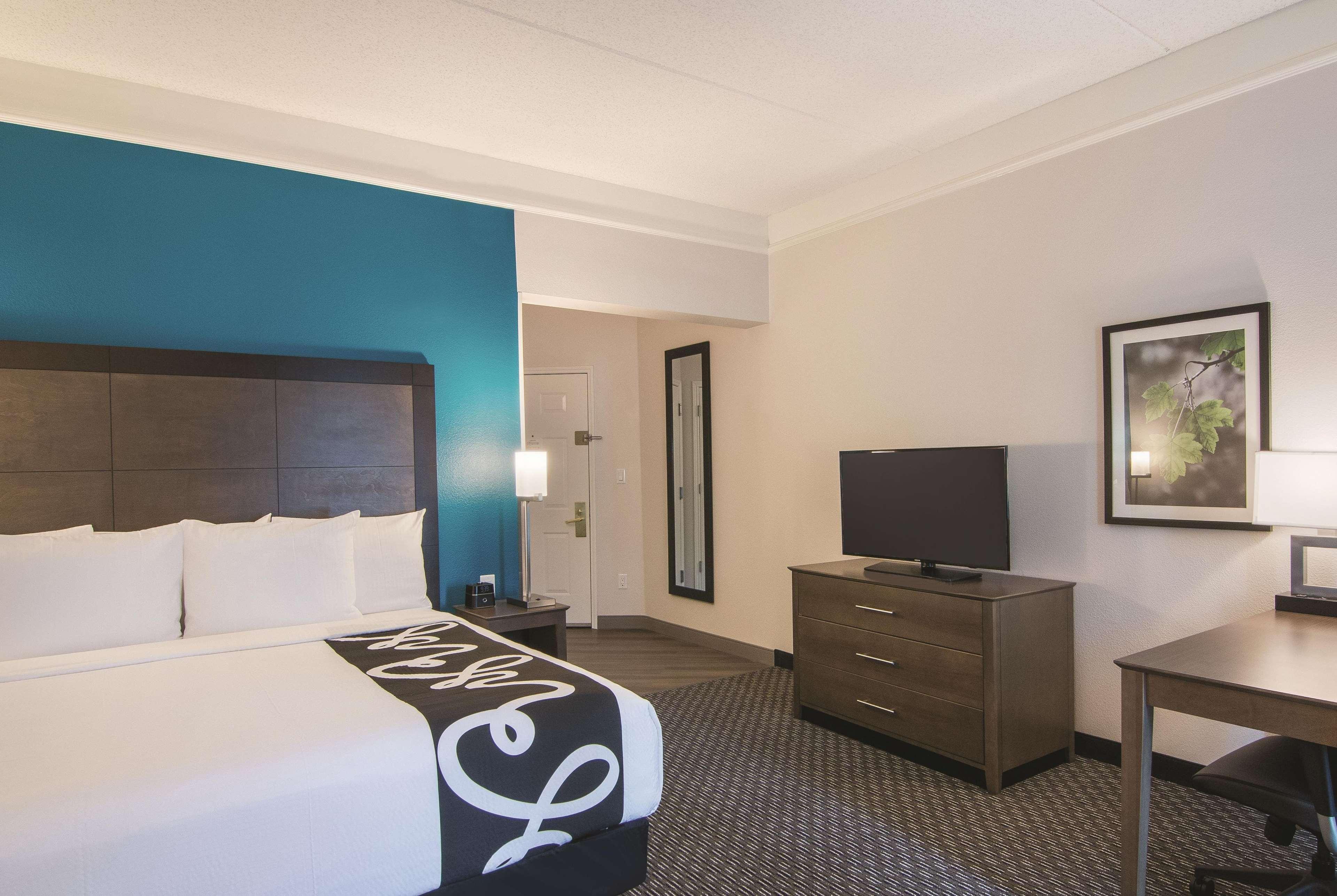 Отель La Quinta By Wyndham Orlando Ucf Alafaya Экстерьер фото