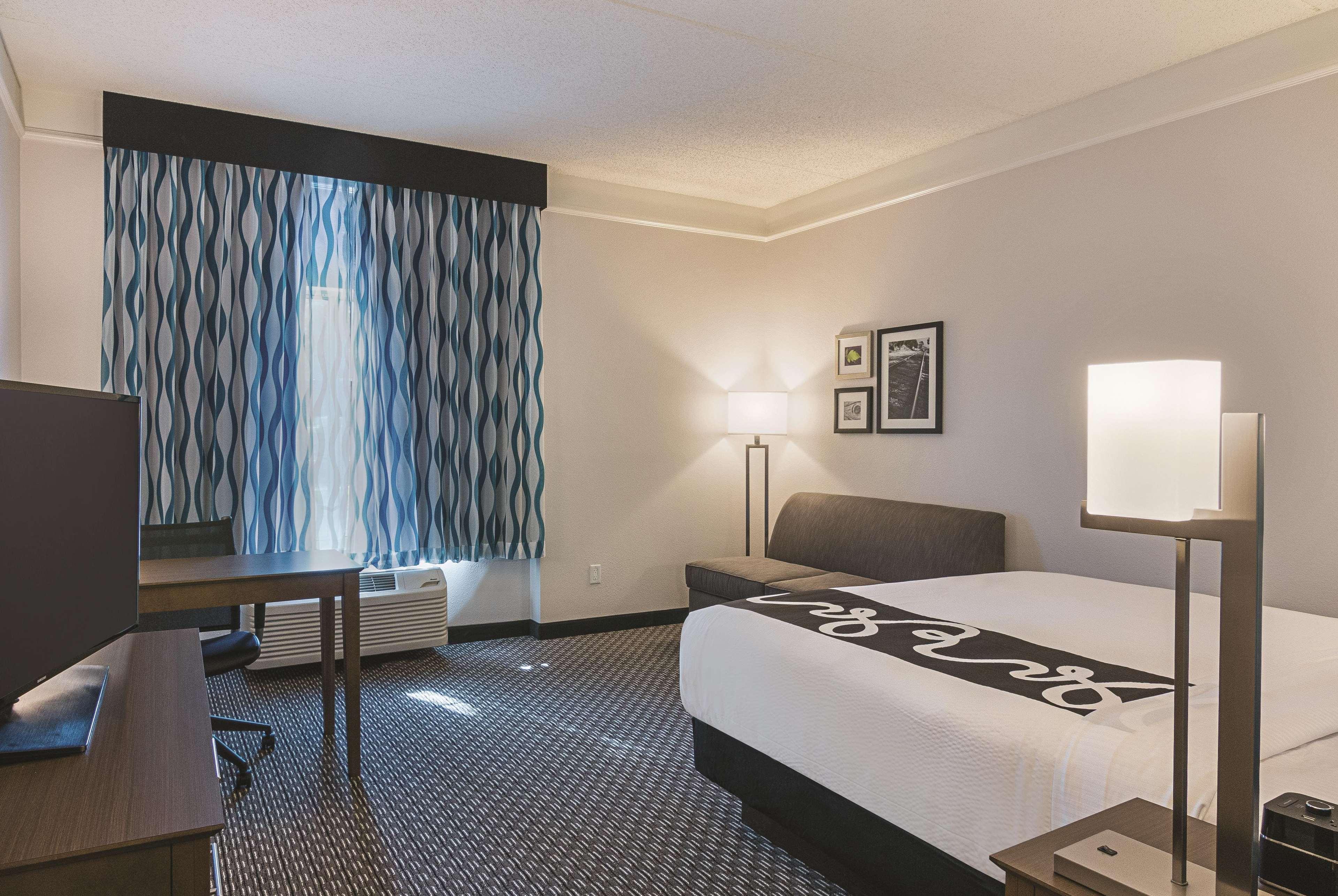 Отель La Quinta By Wyndham Orlando Ucf Alafaya Экстерьер фото