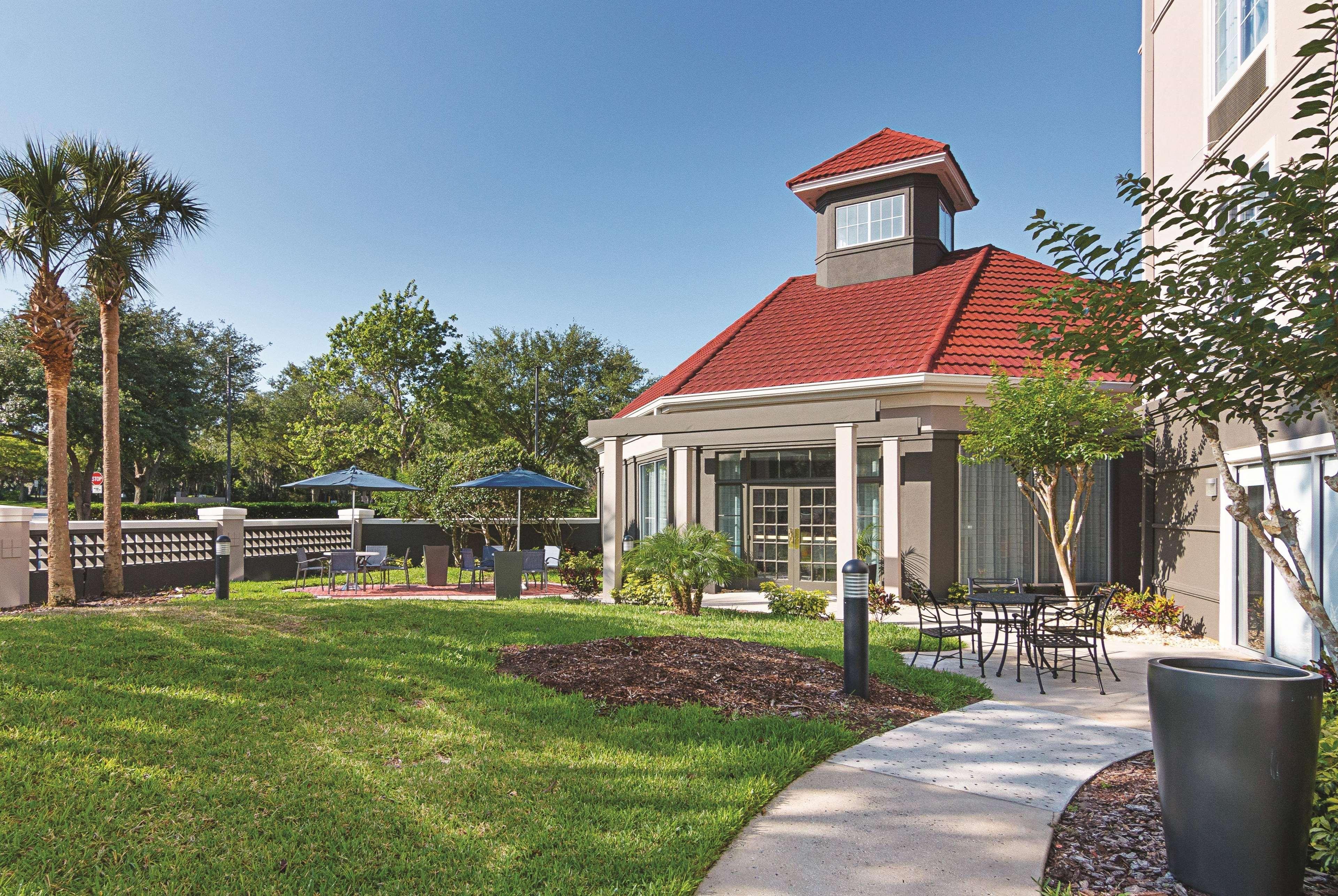 Отель La Quinta By Wyndham Orlando Ucf Alafaya Экстерьер фото