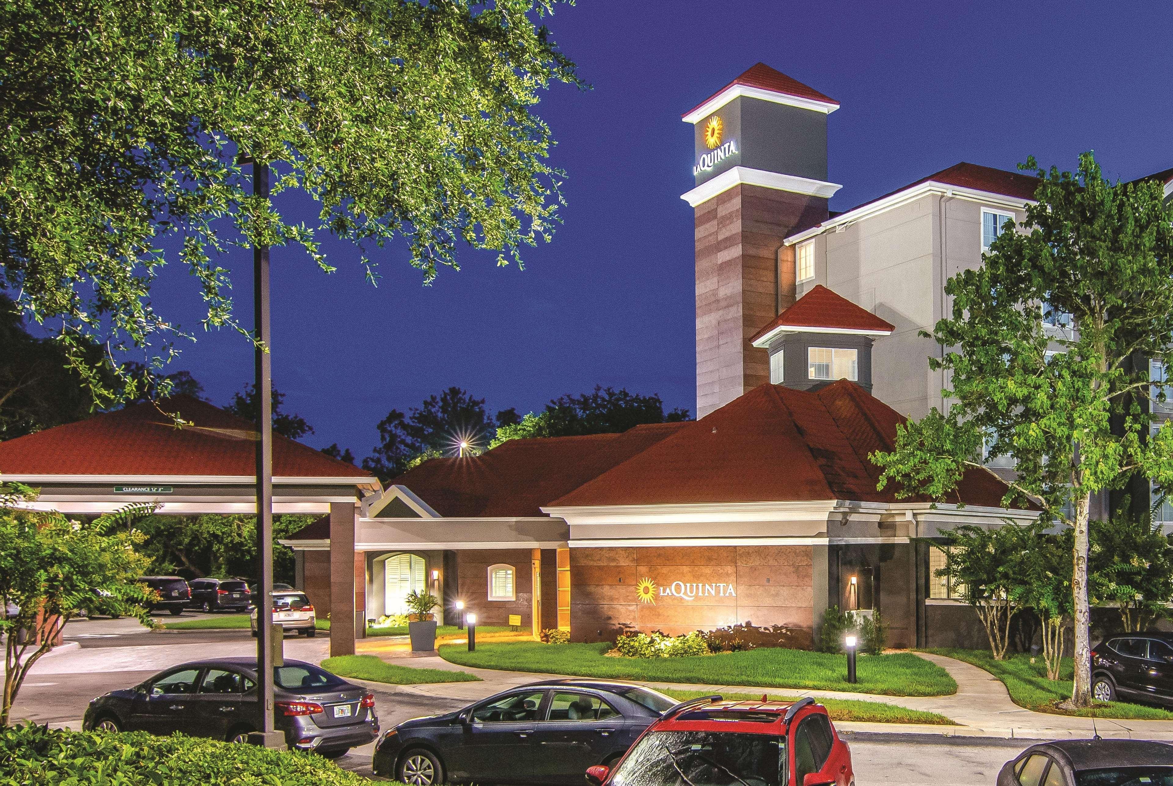 Отель La Quinta By Wyndham Orlando Ucf Alafaya Экстерьер фото