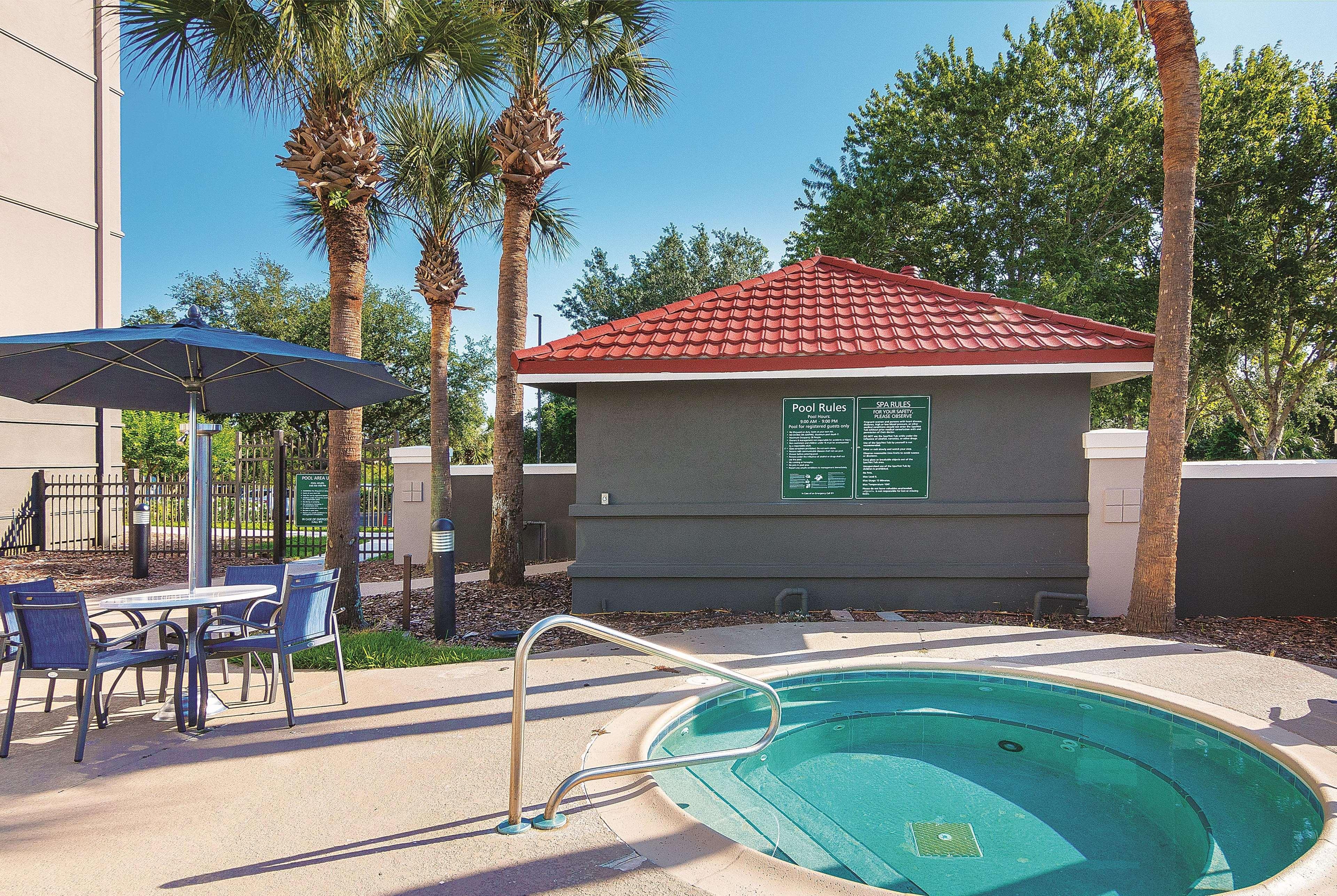 Отель La Quinta By Wyndham Orlando Ucf Alafaya Экстерьер фото