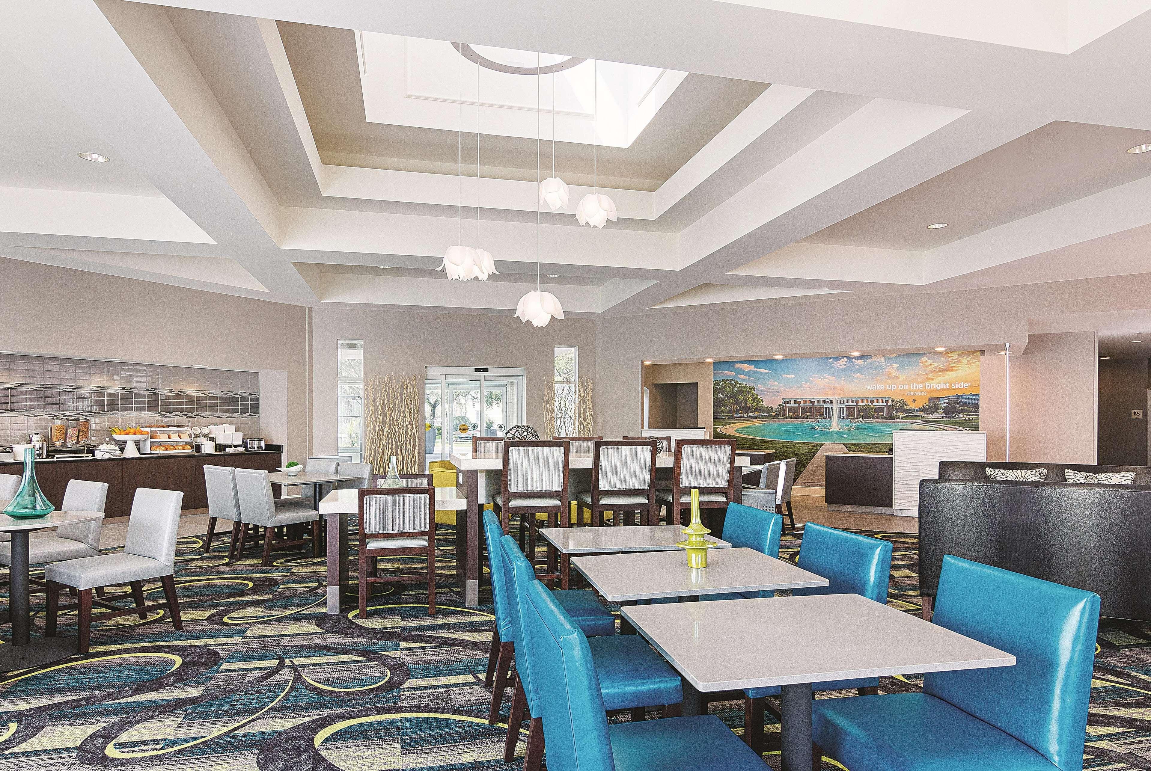 Отель La Quinta By Wyndham Orlando Ucf Alafaya Экстерьер фото