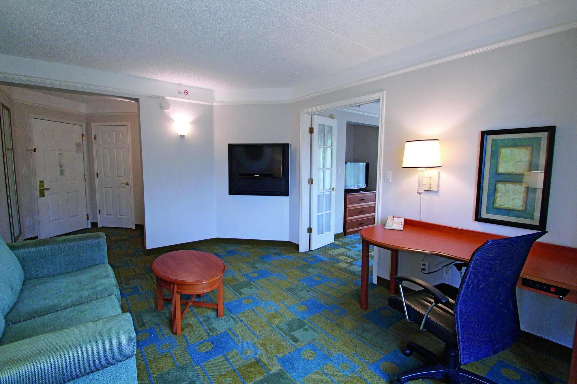 Отель La Quinta By Wyndham Orlando Ucf Alafaya Экстерьер фото